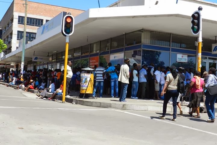 Chaos hits Zimbabwe banks